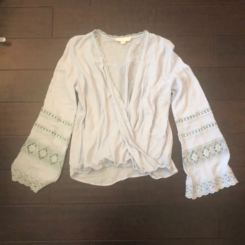 Love stitch light blue flared sleeves top!